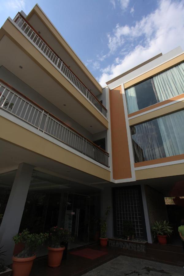 Kalton Hotel Labuan Bajo Exteriör bild
